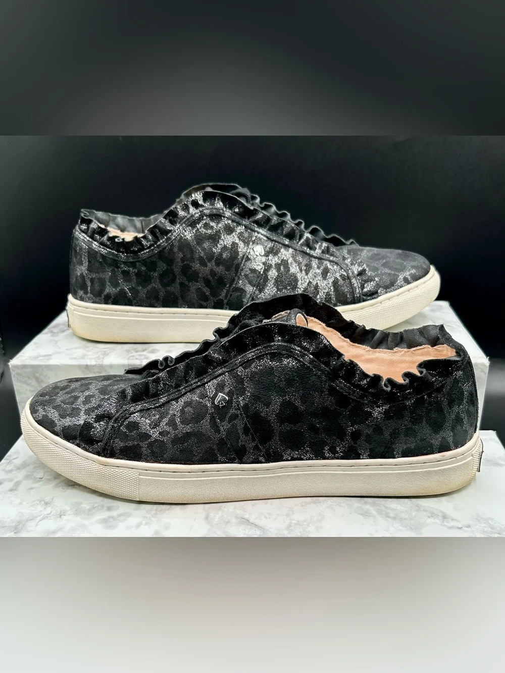 KATE SPADE Lynn  Speakers Metallic Leopard Print  Leather. Size 8.5 M